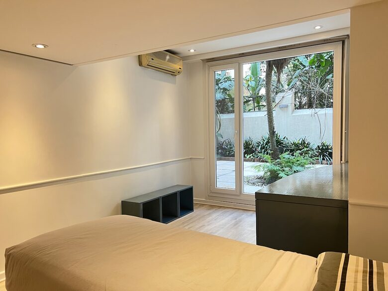 Charming 1950s Retreat with Sunroom & Garden in Retiro - Retiro, Argentina