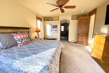 Spacious Buena Vista Escape with Hot Tub & Game Room - Buena Vista, Colorado