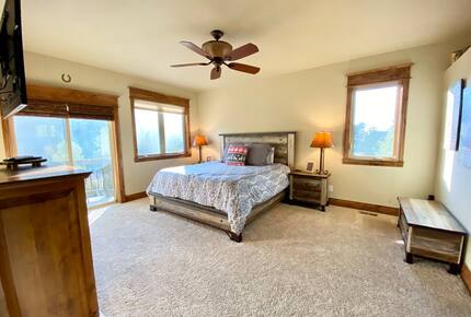 Spacious Buena Vista Escape with Hot Tub & Game Room - Buena Vista, Colorado