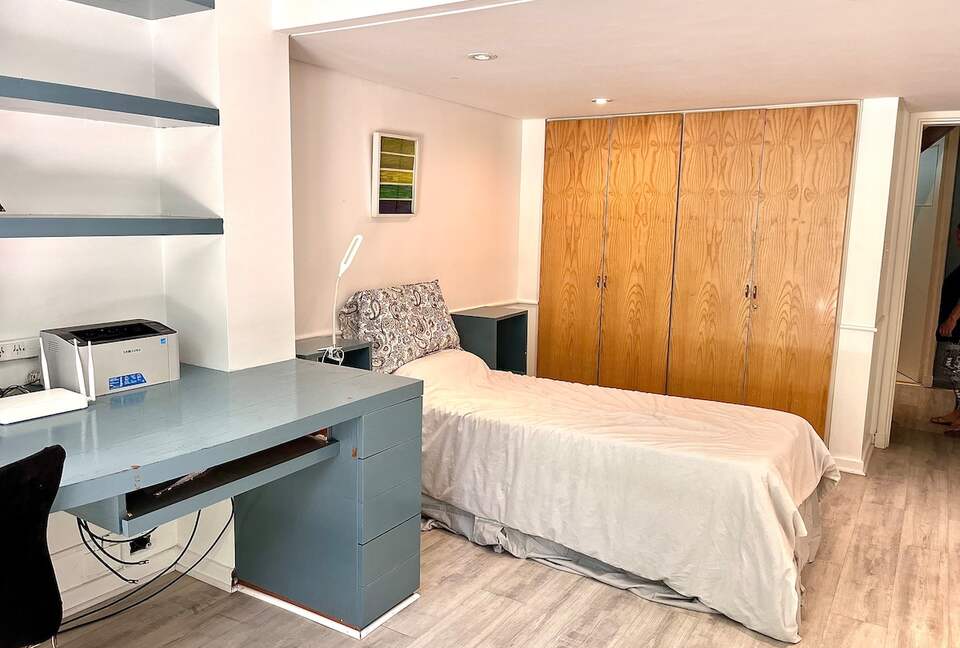 Charming 1950s Retreat with Sunroom & Garden in Retiro - Retiro, Argentina