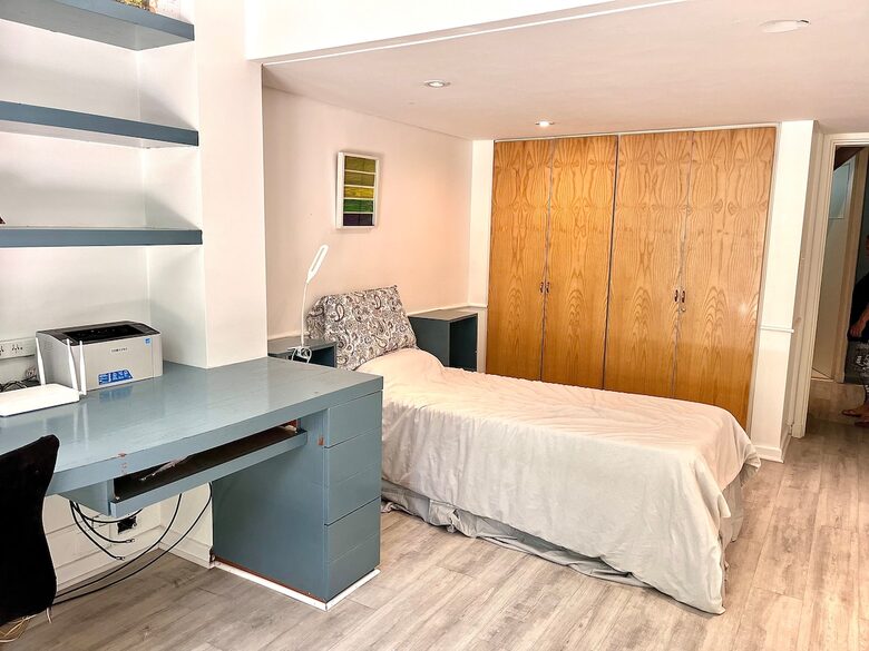 Charming 1950s Retreat with Sunroom & Garden in Retiro - Retiro, Argentina