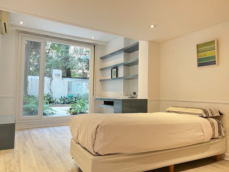 Charming 1950s Retreat with Sunroom & Garden in Retiro - Retiro, Argentina