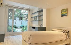 Charming 1950s Retreat with Sunroom & Garden in Retiro - Retiro, Argentina