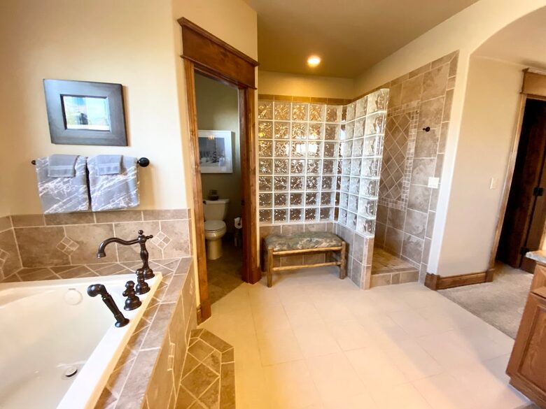 Spacious Buena Vista Escape with Hot Tub & Game Room - Buena Vista, Colorado