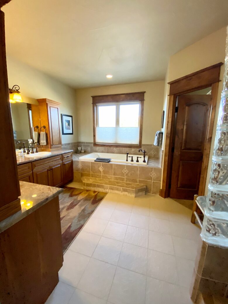 Spacious Buena Vista Escape with Hot Tub & Game Room - Buena Vista, Colorado