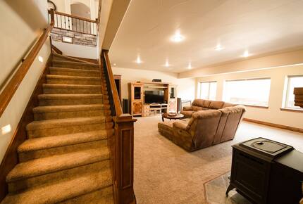 Spacious Buena Vista Escape with Hot Tub & Game Room - Buena Vista, Colorado