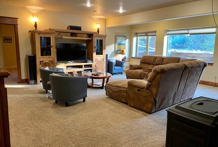 Spacious Buena Vista Escape with Hot Tub & Game Room - Buena Vista, Colorado