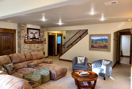 Spacious Buena Vista Escape with Hot Tub & Game Room - Buena Vista, Colorado