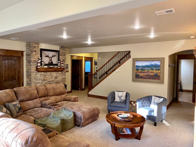 Spacious Buena Vista Escape with Hot Tub & Game Room - Buena Vista, Colorado