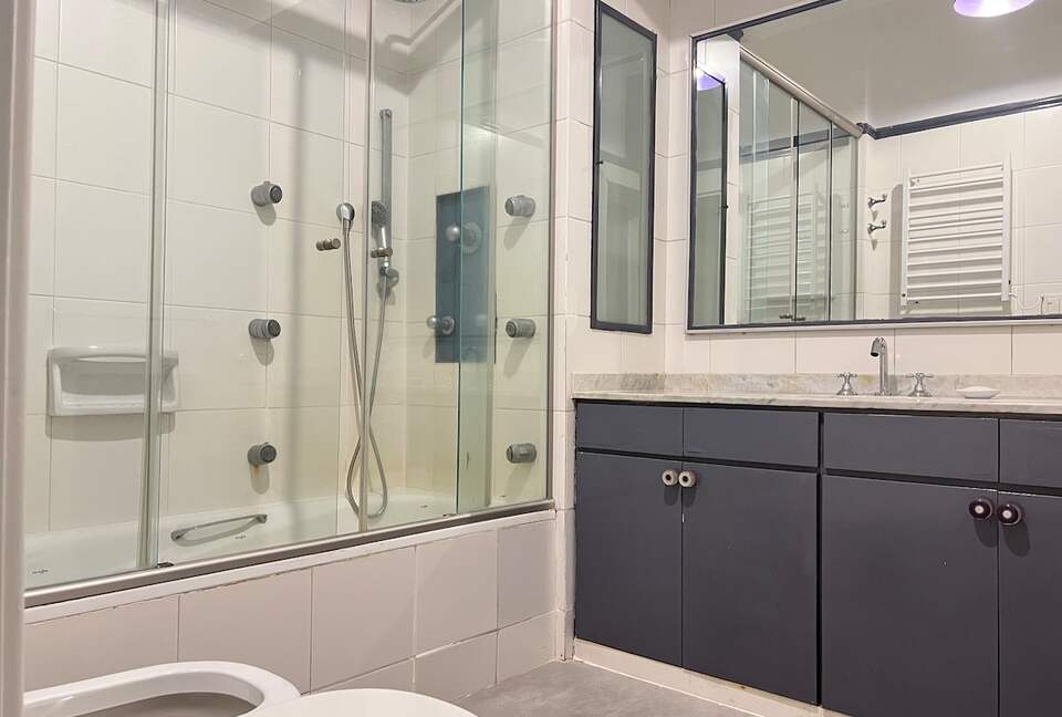 Charming 1950s Retreat with Sunroom & Garden in Retiro - Retiro, Argentina