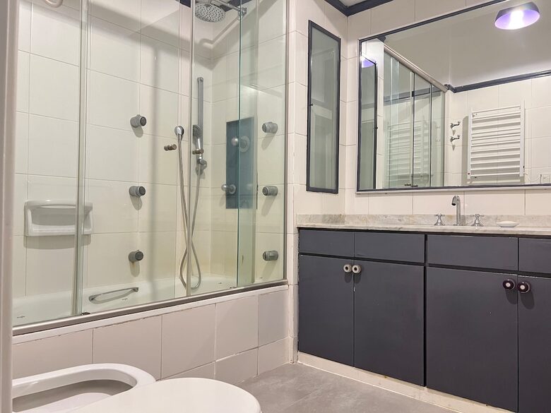 Charming 1950s Retreat with Sunroom & Garden in Retiro - Retiro, Argentina