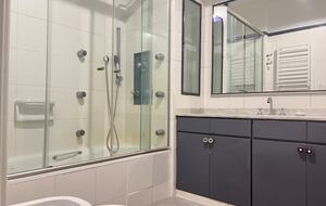 Charming 1950s Retreat with Sunroom & Garden in Retiro - Retiro, Argentina