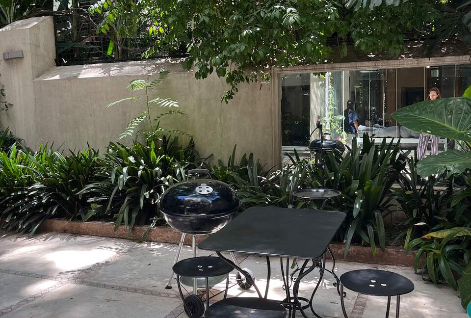 Charming 1950s Retreat with Sunroom & Garden in Retiro - Retiro, Argentina