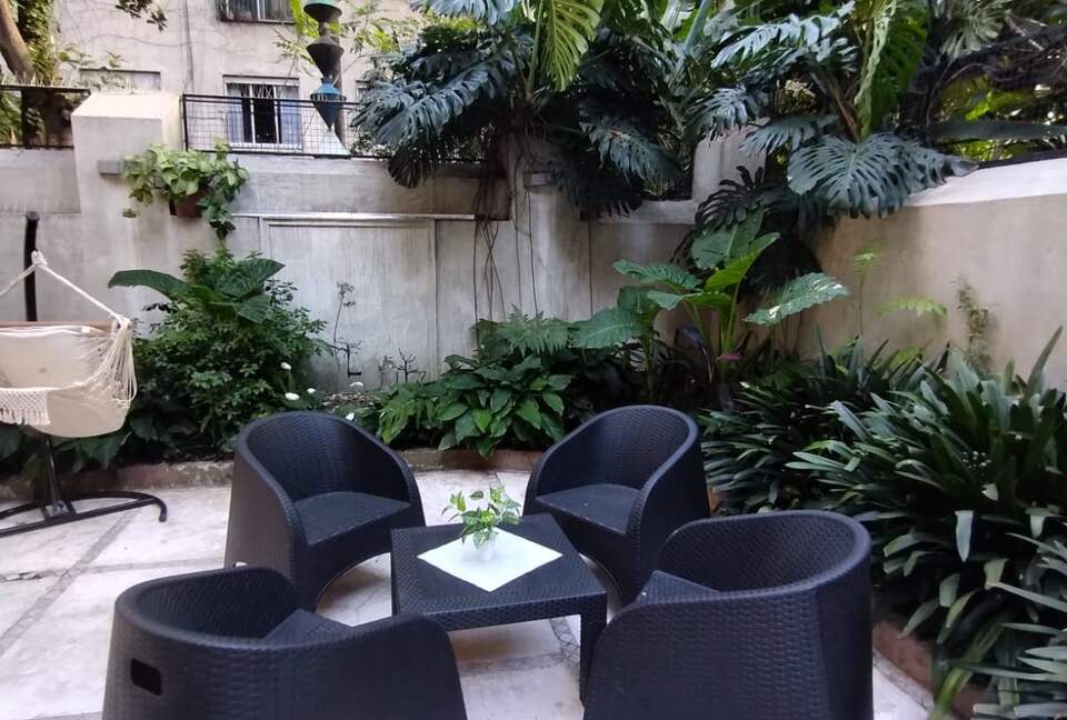 Charming 1950s Retreat with Sunroom & Garden in Retiro - Retiro, Argentina