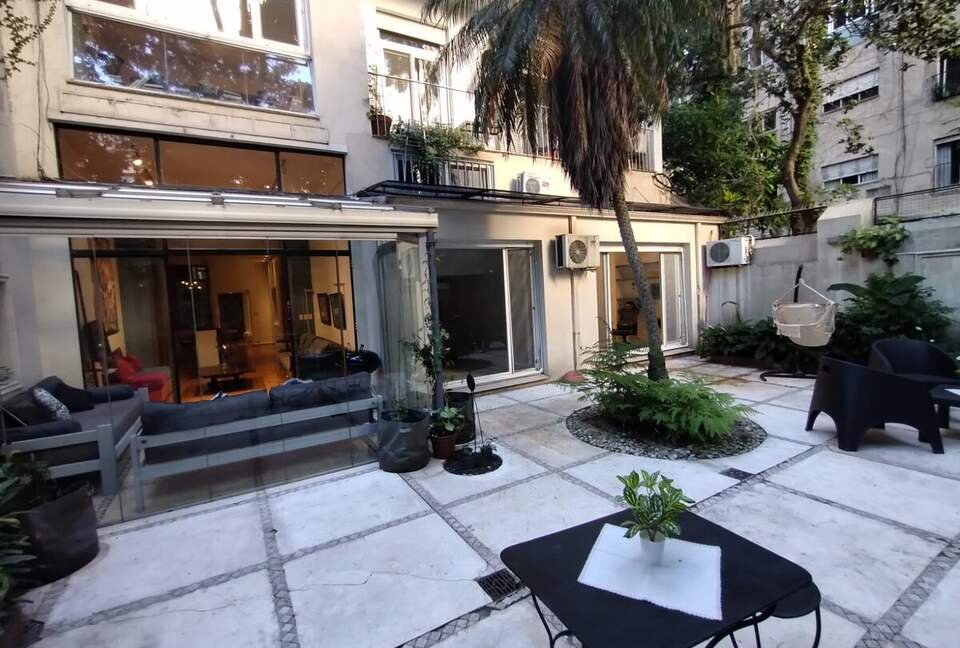 Charming 1950s Retreat with Sunroom & Garden in Retiro - Retiro, Argentina