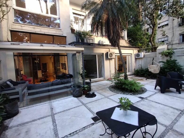 Charming 1950s Retreat with Sunroom & Garden in Retiro - Retiro, Argentina