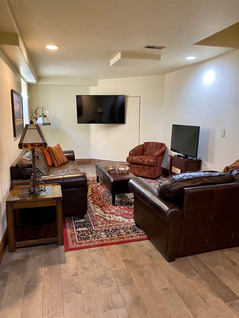 Spacious Buena Vista Escape with Hot Tub & Game Room - Buena Vista, Colorado