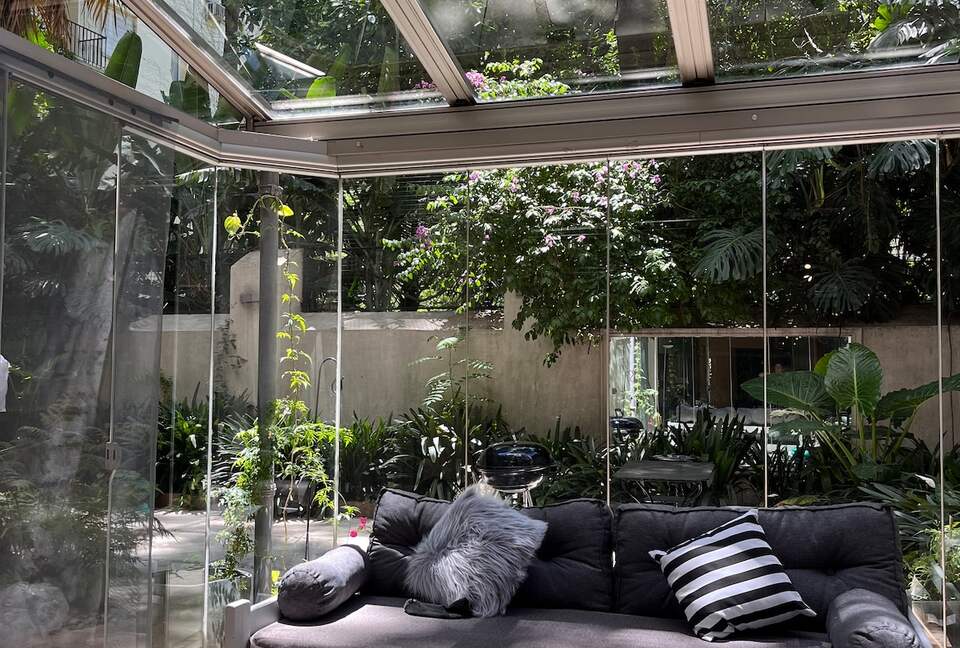 Charming 1950s Retreat with Sunroom & Garden in Retiro - Retiro, Argentina