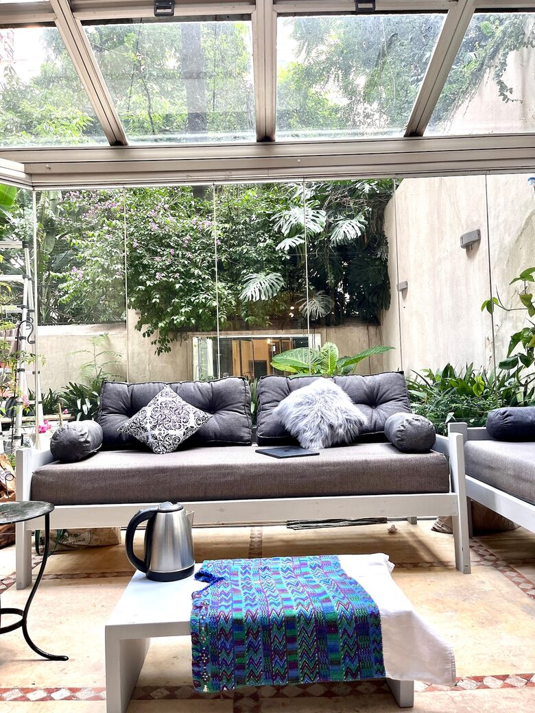 Charming 1950s Retreat with Sunroom & Garden in Retiro - Retiro, Argentina