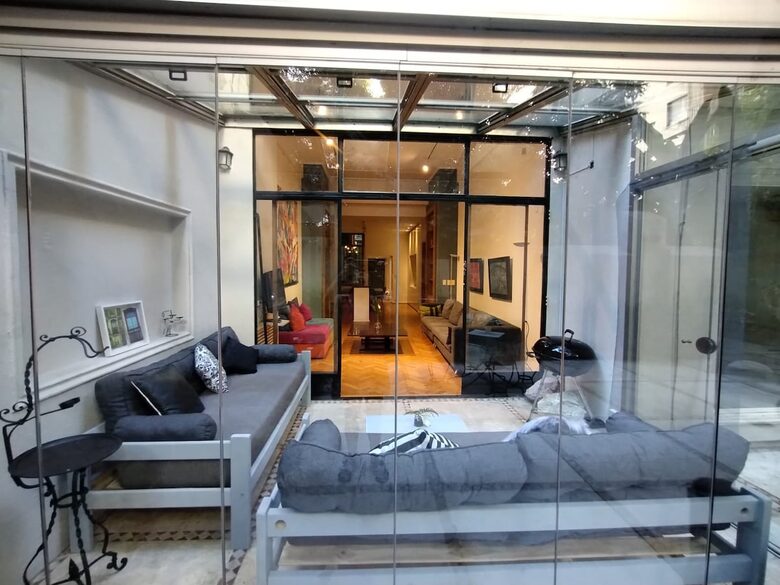 Charming 1950s Retreat with Sunroom & Garden in Retiro - Retiro, Argentina