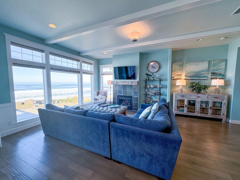 Oceanfront Escape with Panoramic Views of the Pacific - Lincoln Beach, Oregon