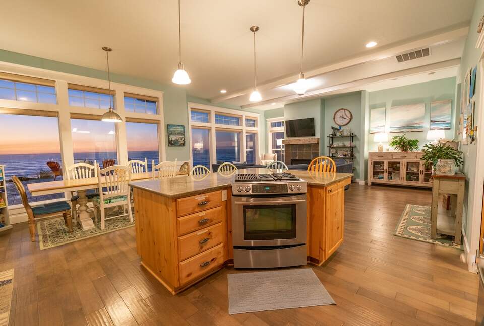 Oceanfront Escape with Panoramic Views of the Pacific - Lincoln Beach, Oregon