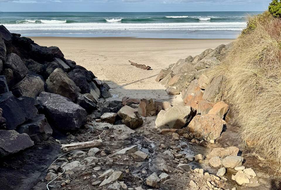 Oceanfront Escape with Panoramic Views of the Pacific - Lincoln Beach, Oregon