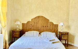 Refined Family Residence with Parkland and Pool in the Loire Valley - Loches, France