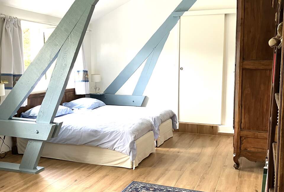 Refined Family Residence with Parkland and Pool in the Loire Valley - Loches, France