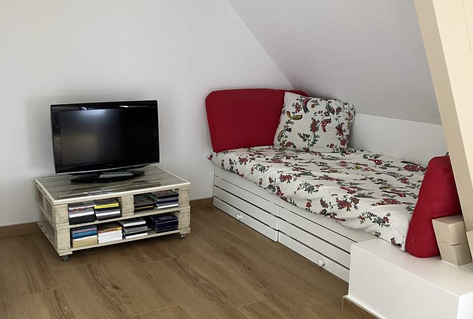 Refined Family Residence with Parkland and Pool in the Loire Valley - Loches, France