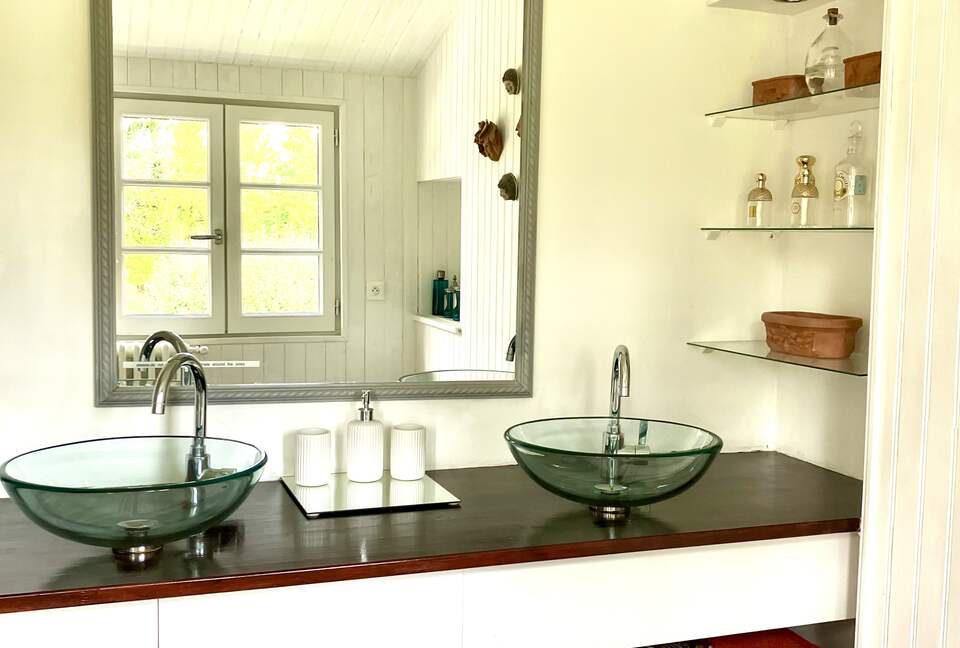 Refined Family Residence with Parkland and Pool in the Loire Valley - Loches, France