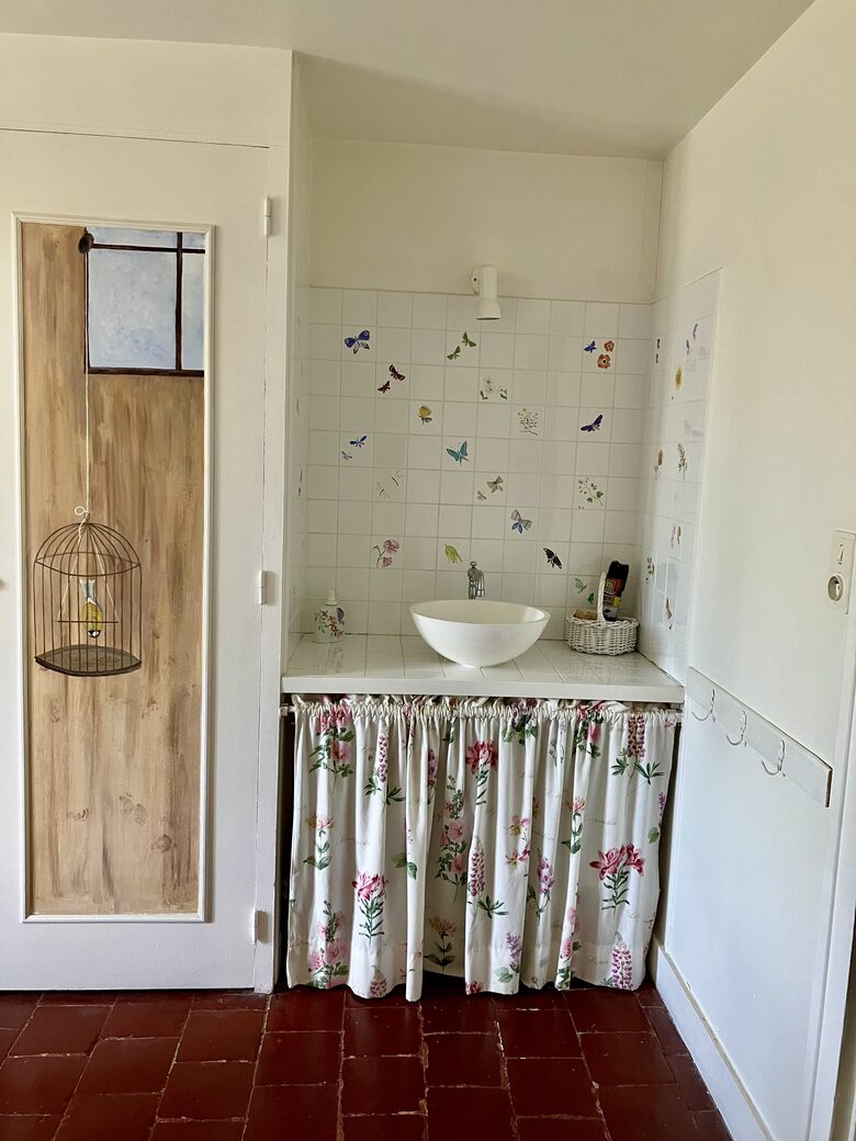 Refined Family Residence with Parkland and Pool in the Loire Valley - Loches, France