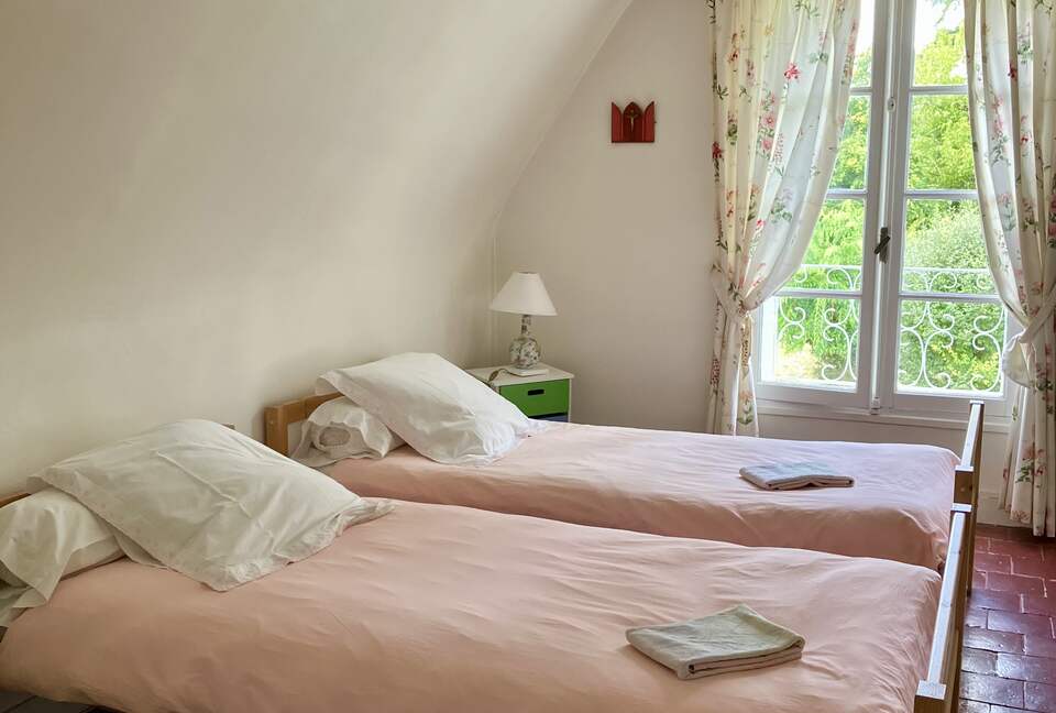 Refined Family Residence with Parkland and Pool in the Loire Valley - Loches, France