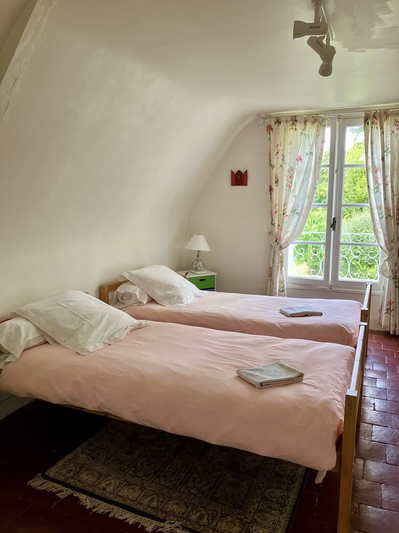 Refined Family Residence with Parkland and Pool in the Loire Valley - Loches, France