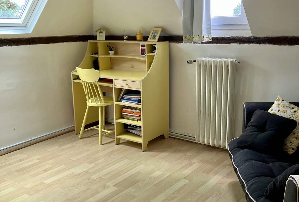 Refined Family Residence with Parkland and Pool in the Loire Valley - Loches, France