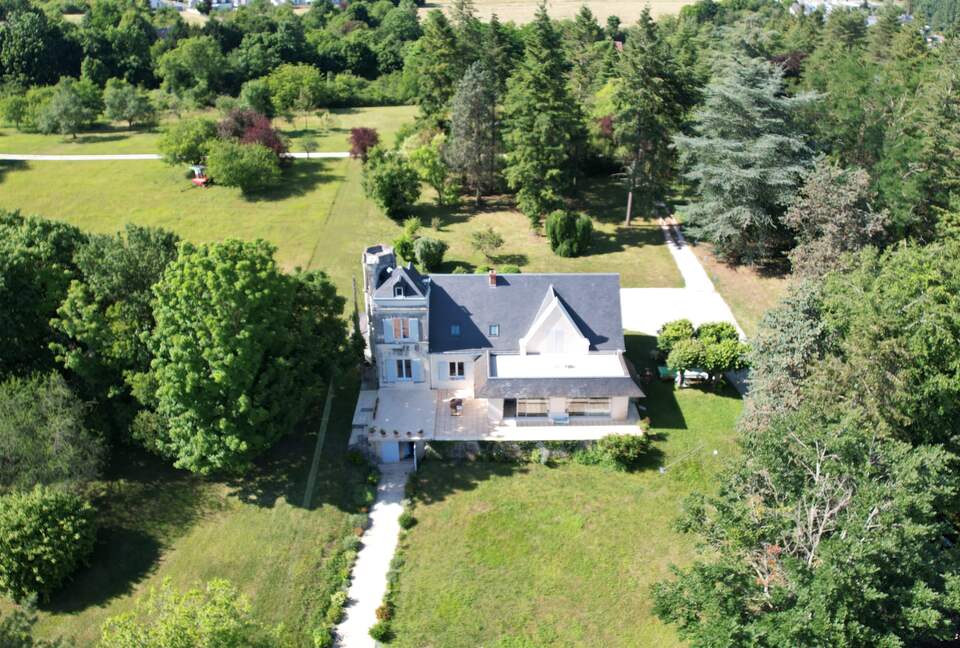 Refined Family Residence with Parkland and Pool in the Loire Valley - Loches, France