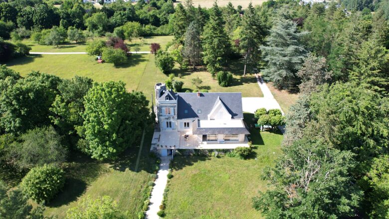 Refined Family Residence with Parkland and Pool in the Loire Valley - Loches, France