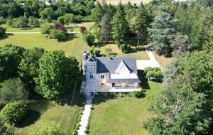 Refined Family Residence with Parkland and Pool in the Loire Valley - Loches, France