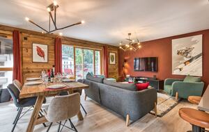 Stylish Chamonix Top-Floor Apartment with Mountain Charm - Chamonix-Mont-Blanc, France