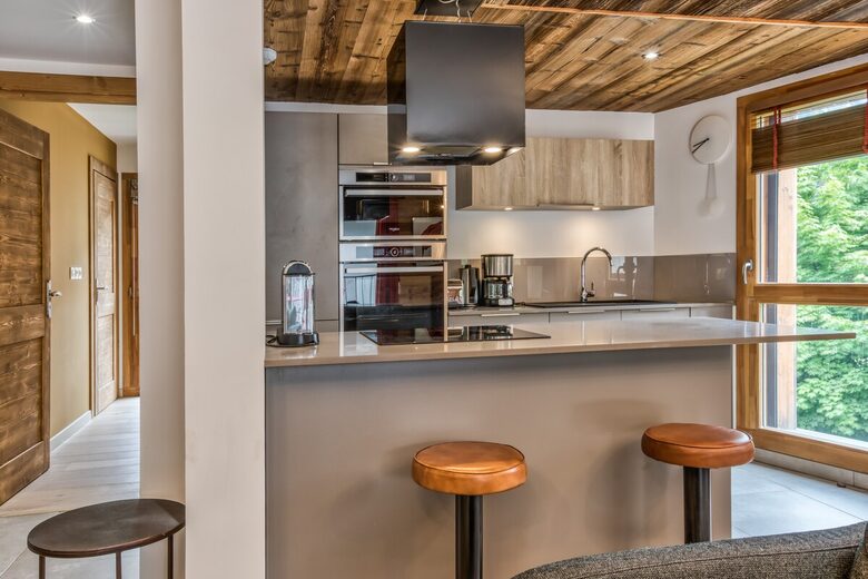 Stylish Chamonix Top-Floor Apartment with Mountain Charm - Chamonix-Mont-Blanc, France