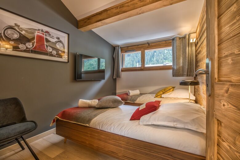 Stylish Chamonix Top-Floor Apartment with Mountain Charm - Chamonix-Mont-Blanc, France