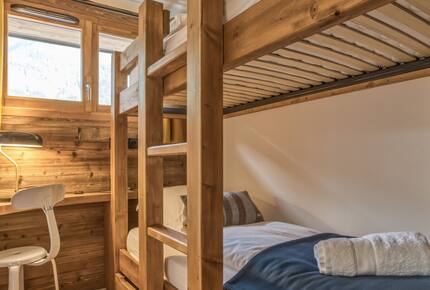 Stylish Chamonix Top-Floor Apartment with Mountain Charm - Chamonix-Mont-Blanc, France