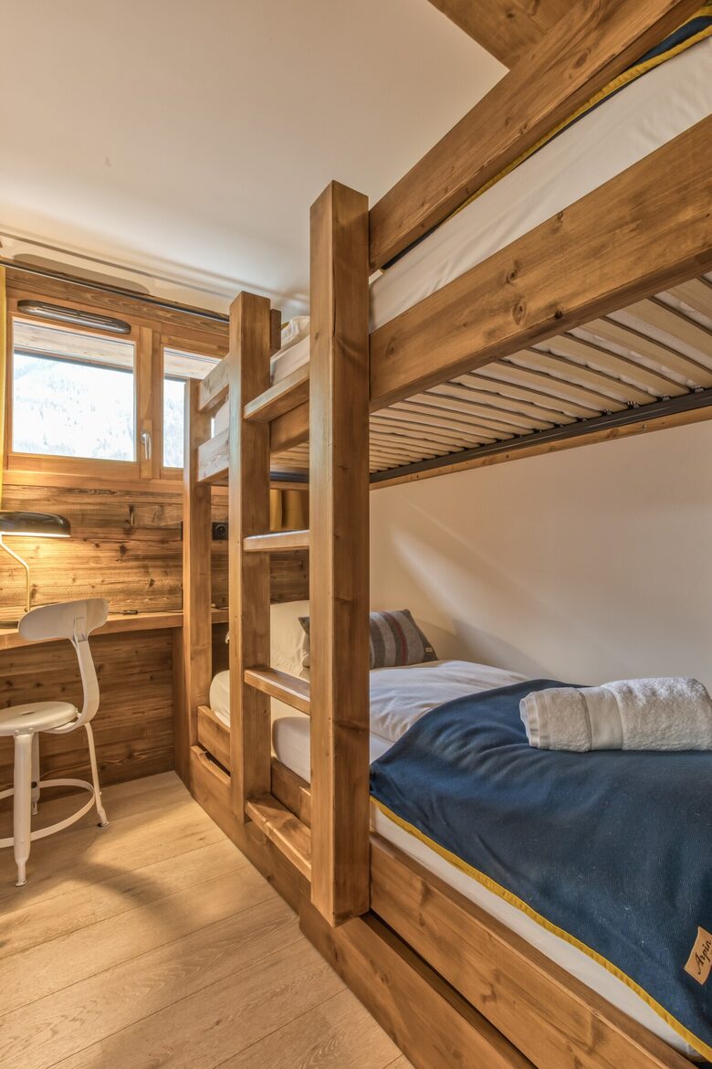 Stylish Chamonix Top-Floor Apartment with Mountain Charm - Chamonix-Mont-Blanc, France