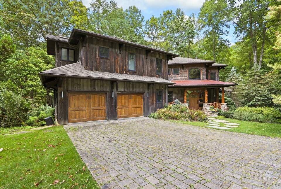 Blue Ridge Gem near Boone and Blowing Rock - Boone, North Carolina