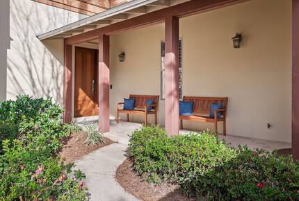 Elegant Coastal Getaway Overlooking Baytowne Golf Course - Miramar Beach, Florida