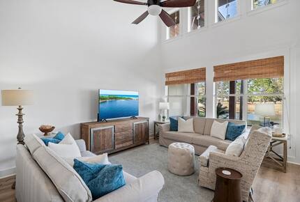 Elegant Coastal Getaway Overlooking Baytowne Golf Course - Miramar Beach, Florida