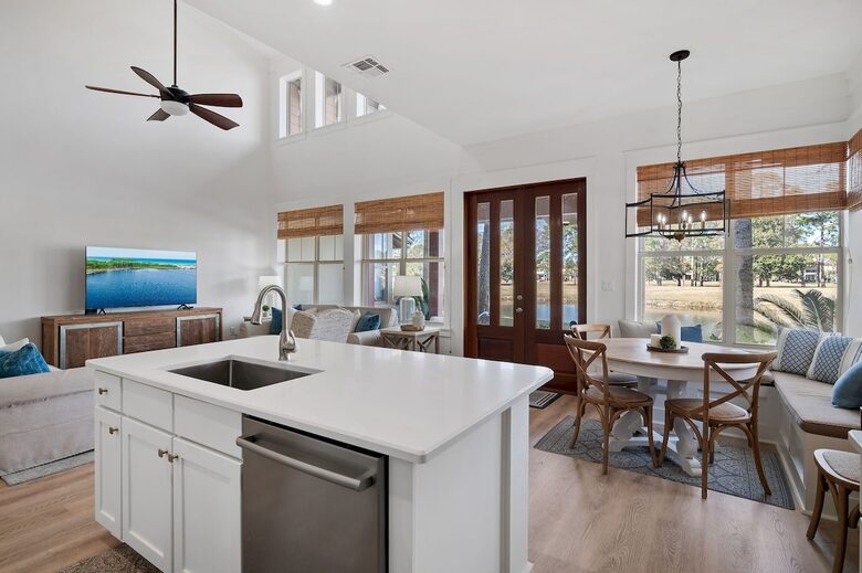 Elegant Coastal Getaway Overlooking Baytowne Golf Course - Miramar Beach, Florida