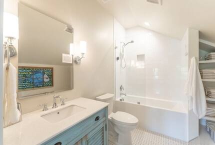 Ensuite bathroom for Bedroom 3