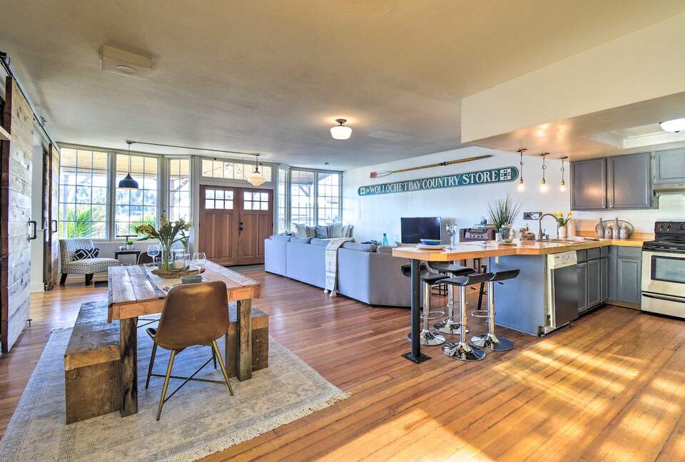 Historic Gig Harbor Waterfront Retreat with Private Beach - Gig Harbor, Washington