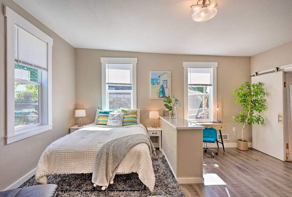 Historic Gig Harbor Waterfront Retreat with Private Beach - Gig Harbor, Washington